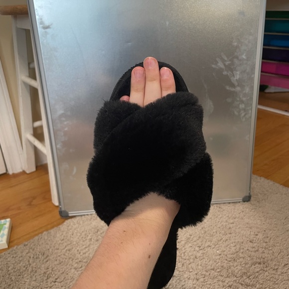 Black, fuzzy, overlapping slippers - Picture 6 of 6